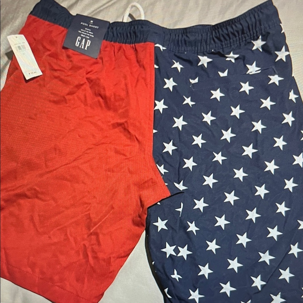 GAP MENS POOL SHORTS AMERICAN FLAG STARS RED SOLID SIDE MEDIUM